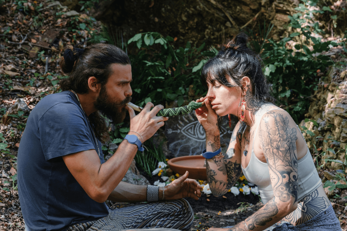 Was ist Rapé? Tradition und Kontext erklärt - MODERNmind | Psychedelics & Retreats für dein Wohlbefinden