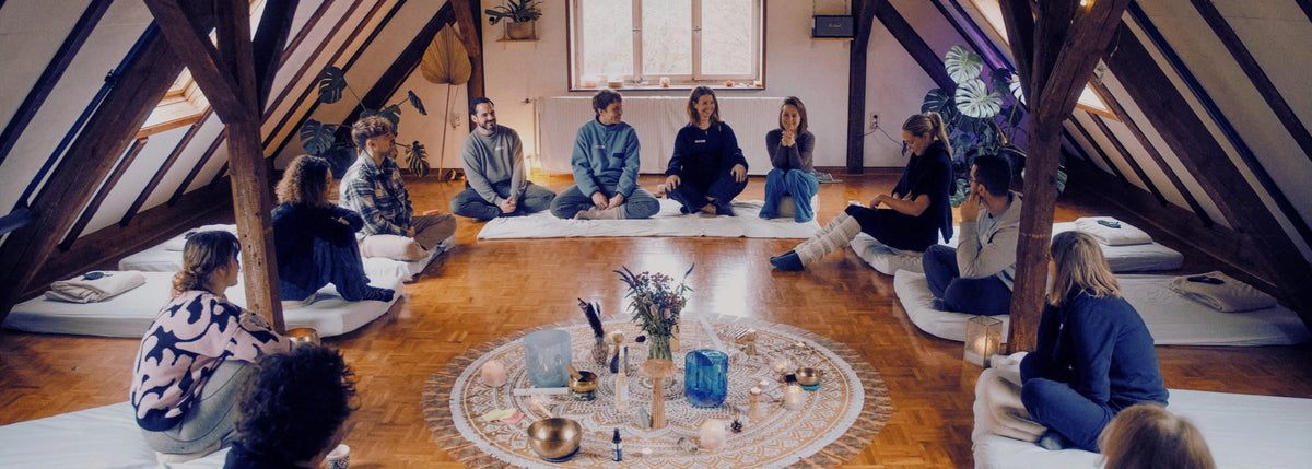 Gemeinsamer Kreis beim MODERNmind Nature Alpen Retreat